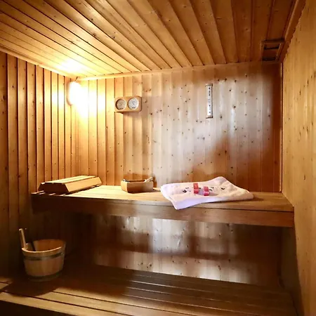 La Pomme De Pin Fraiture